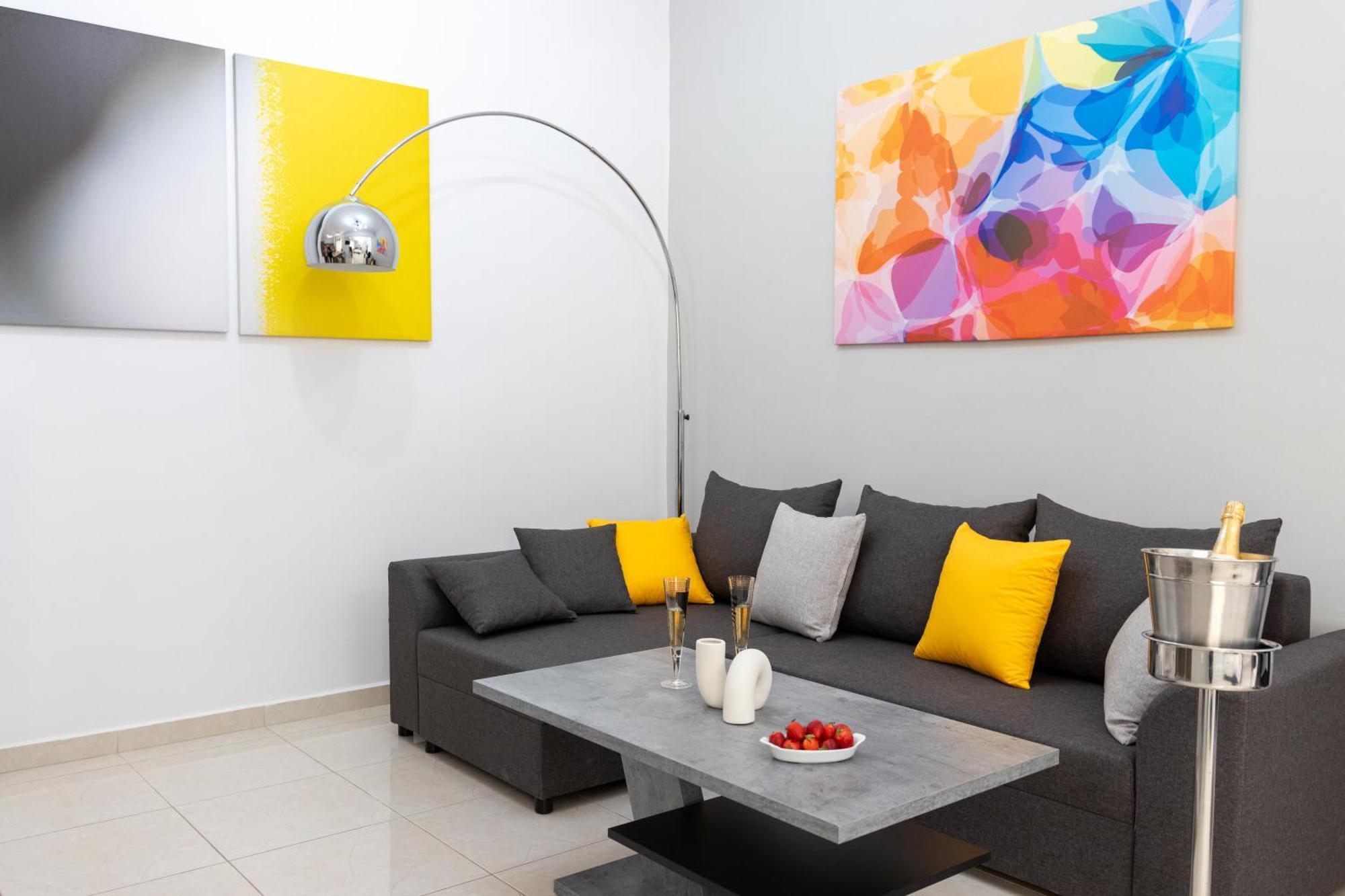 H4 Art Sparta Apartment Екстериор снимка